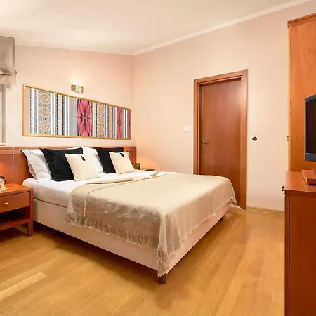 Andrea 4* Тучепи