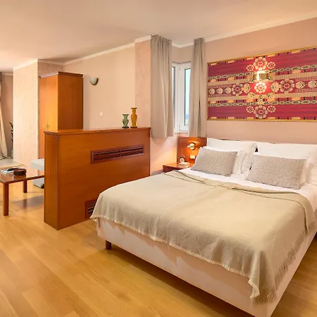 Andrea Hotel